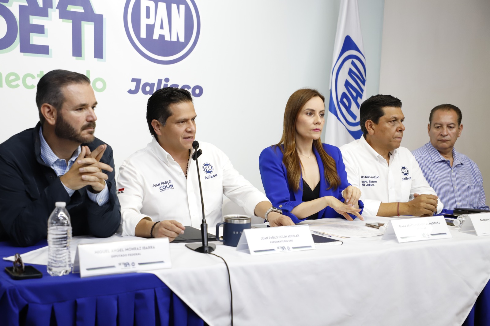 Guadalajara: capital de desaparecidos, inundaciones, de baches y basura.
